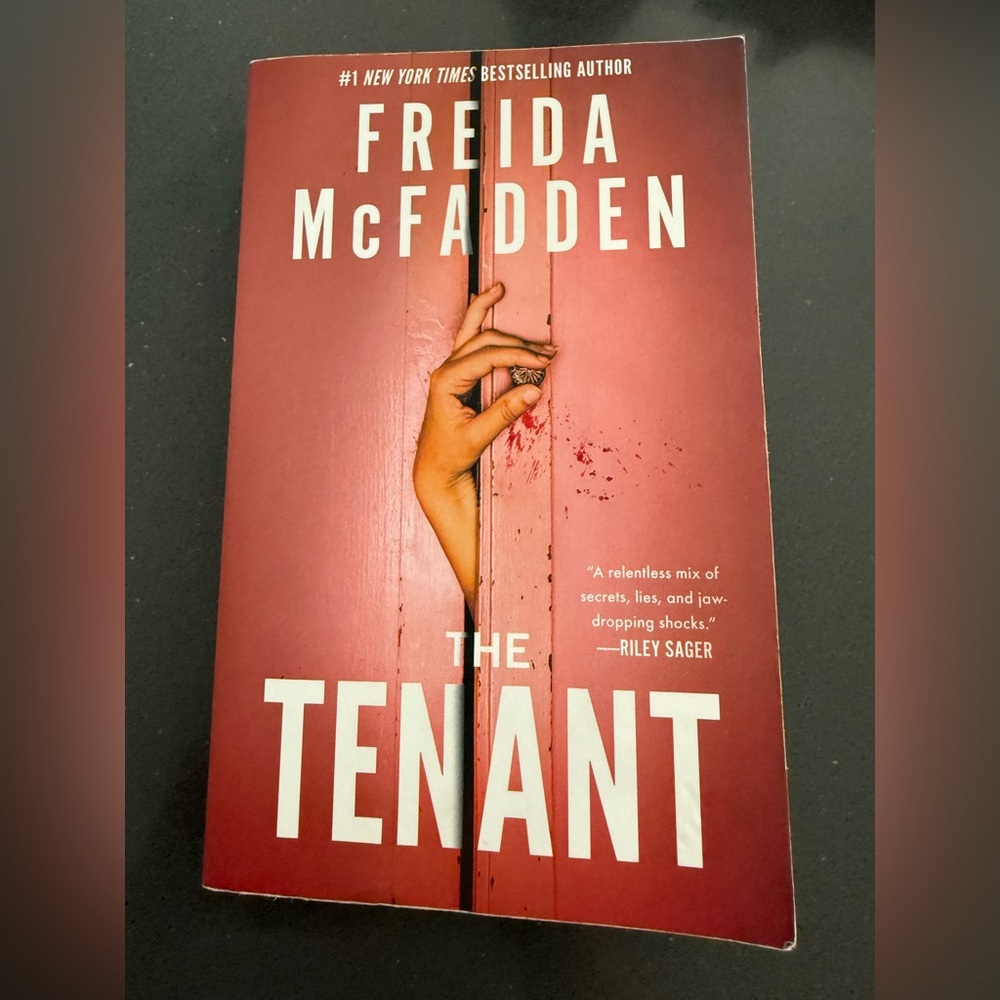 The Tenant by Freida McFadden - Paperback Thriller